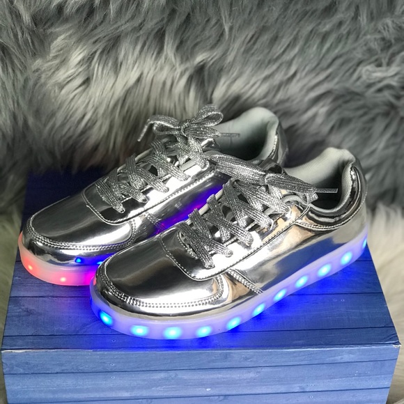 Women’s LED Sneakers - Picture 4 of 4